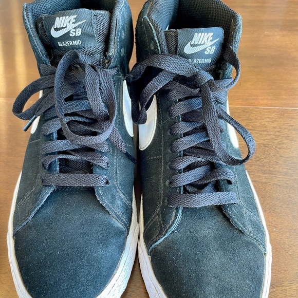NIKE SB Blazer Mid Skate Shoes, Women's Size 6.5, Black and White - Picture 3 of 7